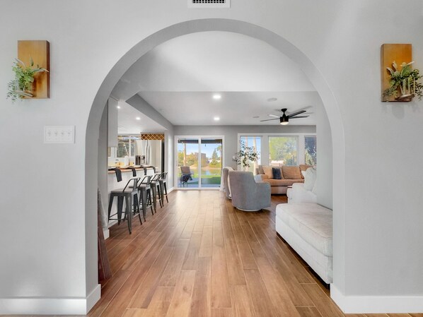 Interior - Waterfront Paradise! Pool, Hot Tub, Paddle, Pet Friendly! (Mesa)