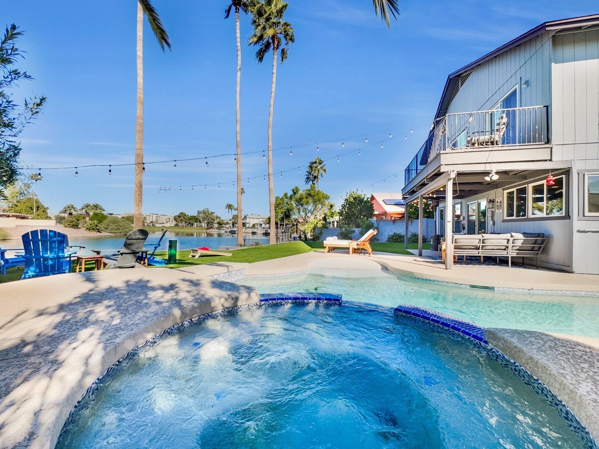 Lämmitetty uima-allas