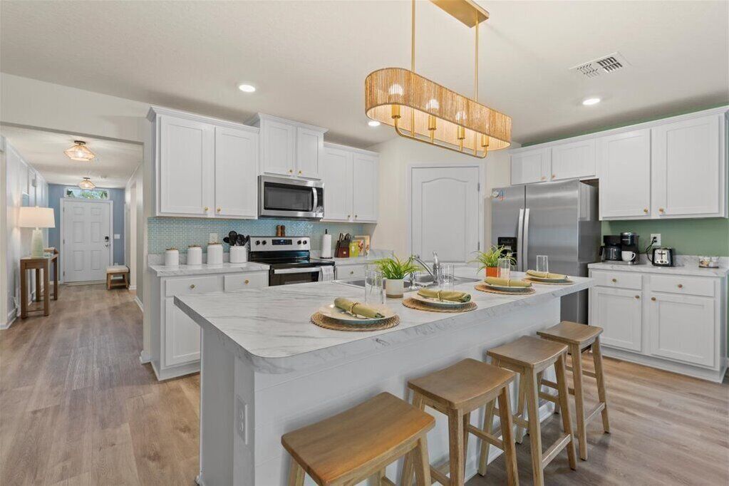 Kjøleskap, mikrobølgeovn, ovn og kokeplater