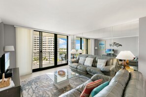 TV - Oceanview Marco Island Condo  Beach Access (Marco Island)