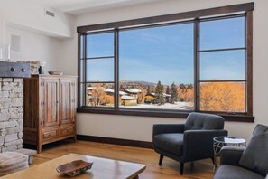 Smart TV, fireplace - Silver Star 3BR Retreat | Ski In/Out Hot Tub (Park City)