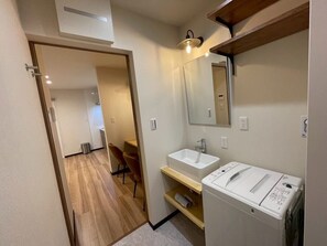 舒適公寓, 花園景觀 | 浴室 | 獨立浴缸和淋浴設備、毛巾、肥皂、洗髮精