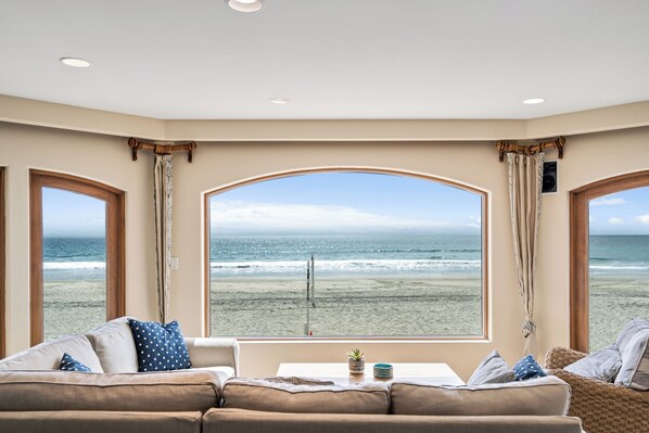 Interior - Oceanfront 2-bedroom in beautiful San Diego. Mission Beach (San Diego)