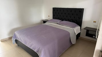 Dobbeltrom – comfort, byutsikt | Skrivebord for bærbar PC og wi-fi (inkludert)