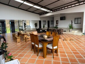 Outdoor dining - HOTEL DEL MINERO (Otanche)