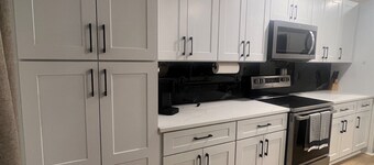 City Views - Weekend Escape - Near Uptown