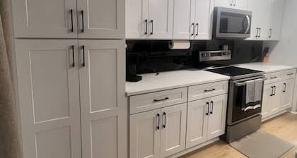 City Views - Weekend Escape - Near Uptown