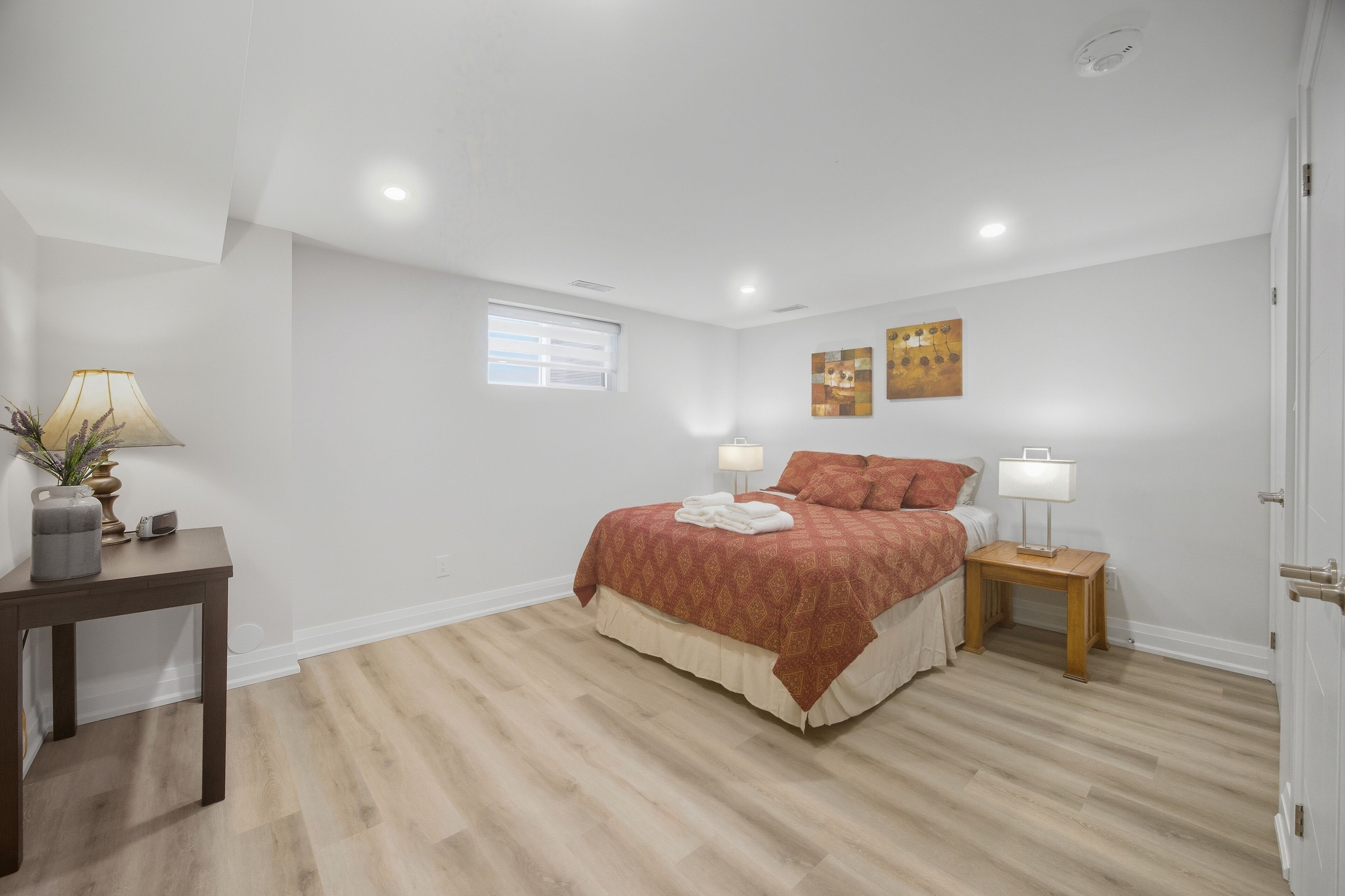 2 bedrooms, desk, iron/ironing board, travel cot