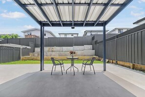 Outdoor dining - Cozy 5BR Family Haven in Prime Rouse Hill Location (Rouse Hill)