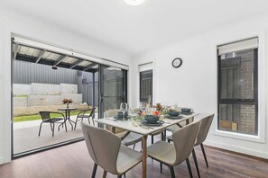 Outdoor dining - Cozy 5BR Family Haven in Prime Rouse Hill Location (Rouse Hill)