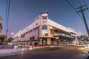 Exterior - Burwood Central Steps to Shops, Station & Dining (Burwood)