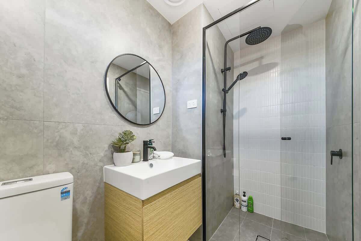 Dusche, Haartrockner, Shampoo