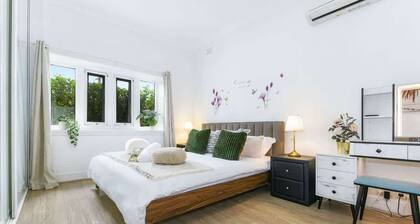 Mins to Mall Convenient 3Beds Classic Charm Home