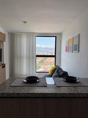 Interior - Loft studio apartment with spectacular view of the sky branch. (Cali)