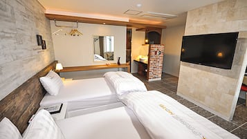 Premier Twin Room | Premium bedding, pillowtop beds, desk, laptop workspace