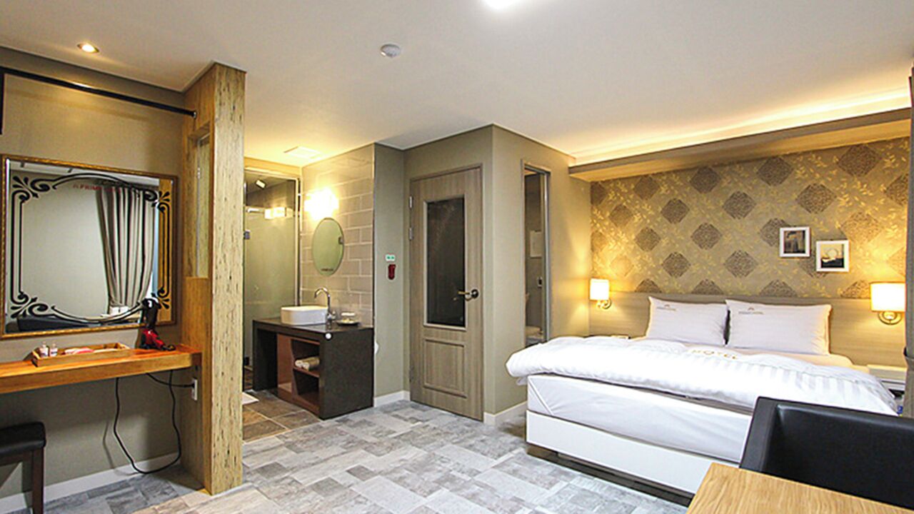 Deluxe Double Room | Desk, laptop workspace, free WiFi