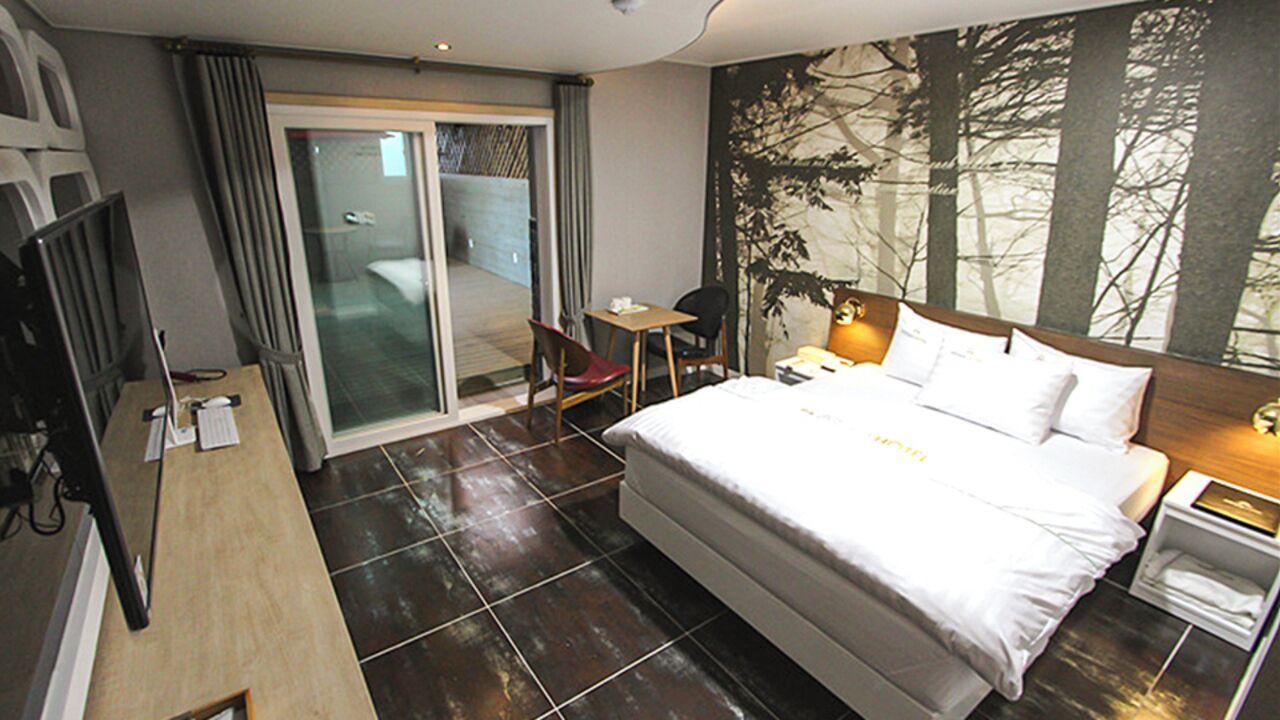 Deluxe Double Room, Private Bathroom, Garden Area | Desk, laptop workspace, free WiFi