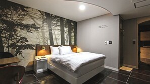 Ropa de cama de alta calidad, camas con pillow-top y escritorio 