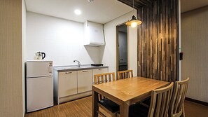 Suite | Private kitchen | Shared fridge, microwave - Prime Hotel (Gumi)