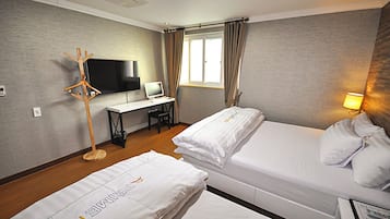 Suite | Sengetøy av topp kvalitet, senger med overmadrass og skrivebord