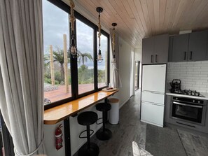 Geladeira, micro-ondas, fogão, cooktop