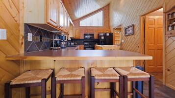 Mikroaaltouuni, uuni, liesi, astianpesukone