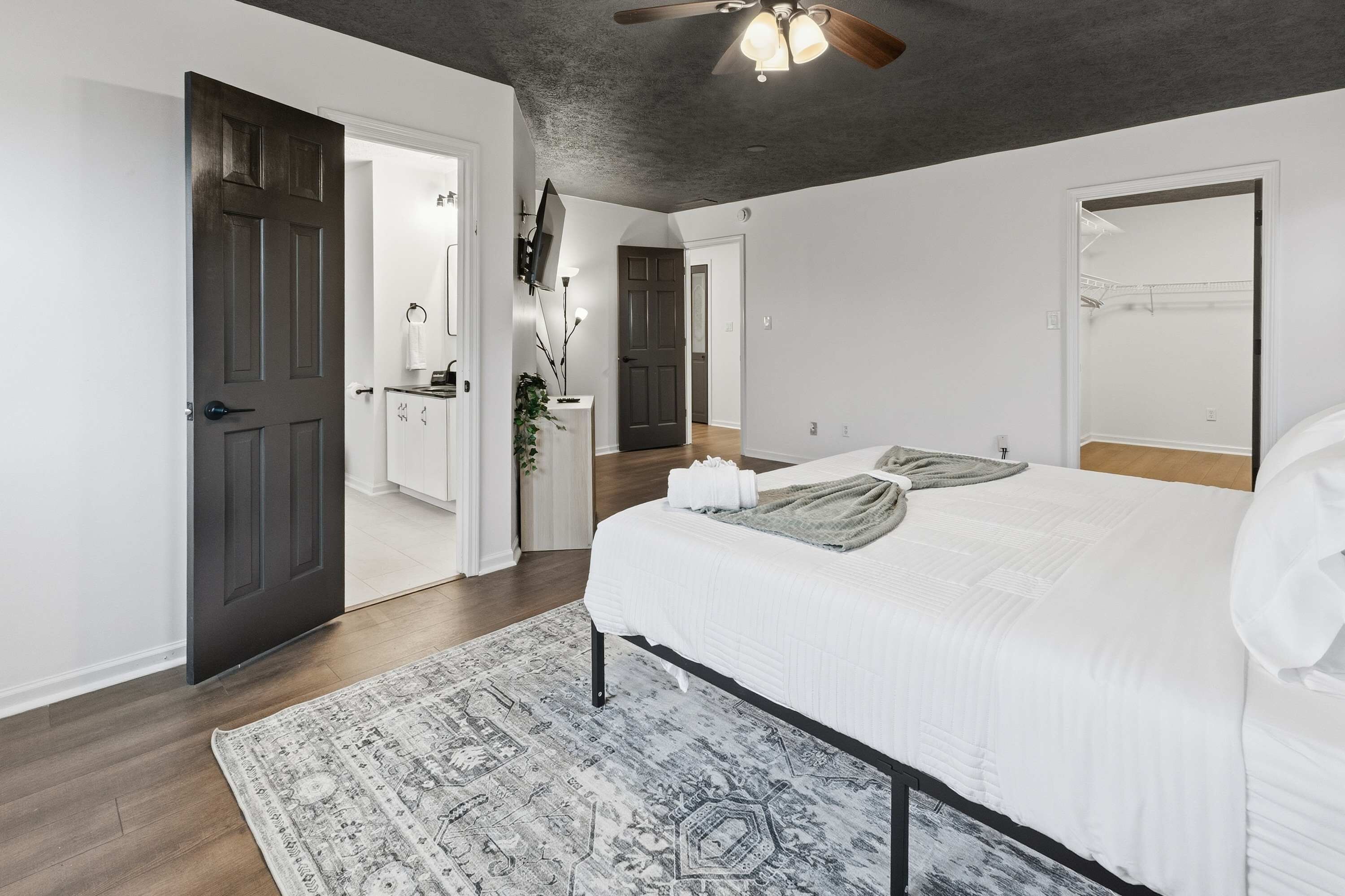 7 間睡房、書桌、熨斗/熨衫板、Wi-Fi