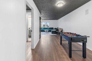 Games room - Luxury Home Near Grand Park & Wineries (Westfield)