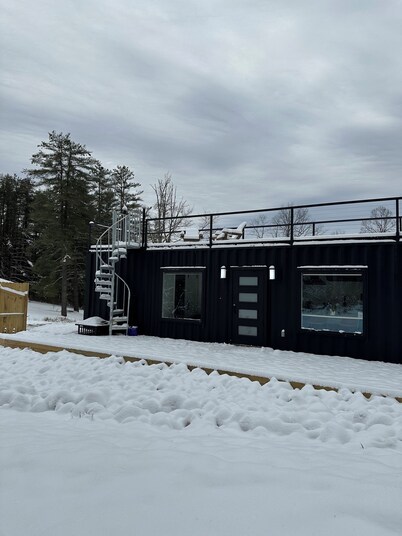 The Cardinal- Unique Container home 5 minutes outside of downtown Athens and OU.