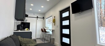 The Cardinal- Unique Container home 5 minutes outside of downtown Athens and OU.