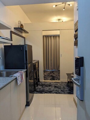 Basic Apartment, Balcony, City View | Interior - LTamayo (Paranaque)