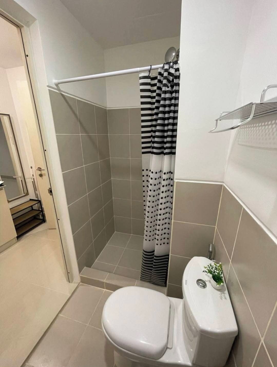 Basic Apartment, Balcony, City View | Bathroom | Shower, free toiletries, towels