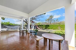 Outdoor dining - Family Vacation Rental in Guanacaste, Costa Rica (Veintisiete de Abril, Guanacaste)