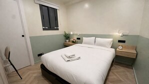 2 bedrooms, free WiFi, bed sheets - Rustic Apartment steps away from Sagrada Família - restaurants, transport nearby (Barcelona)
