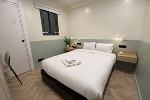 2 bedrooms, free WiFi, bed sheets - Rustic Apartment steps away from Sagrada Família - restaurants, transport nearby (Barcelona)