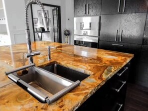 Private kitchen - Luxury Executive Home 6000 sq ft 5 bedrm central location with AC and fitness rm (Calgary)