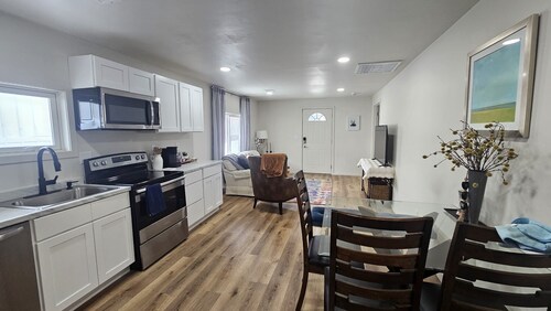 5 MINUTES FROM HOSPITAL. Centrally located charming 2-bedroom house in Casper.