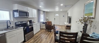 5 MINUTES FROM HOSPITAL. Centrally located charming 2-bedroom house in Casper.