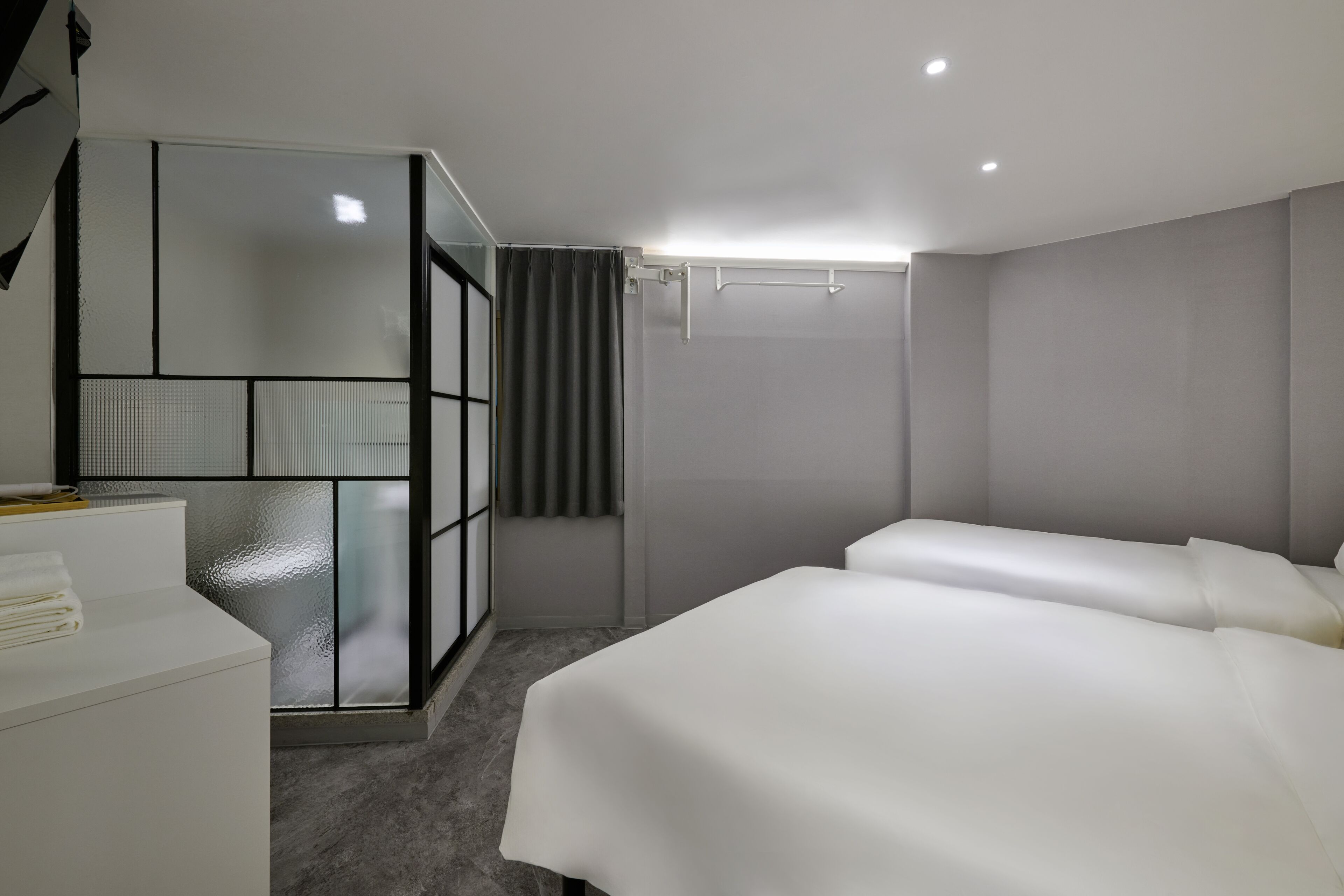 Deluxe Twin Room | Blackout drapes, iron/ironing board, free WiFi