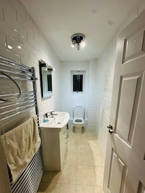 Classic Double Room, Courtyard View | Bathroom - Randall Farm (West Kingsdown)