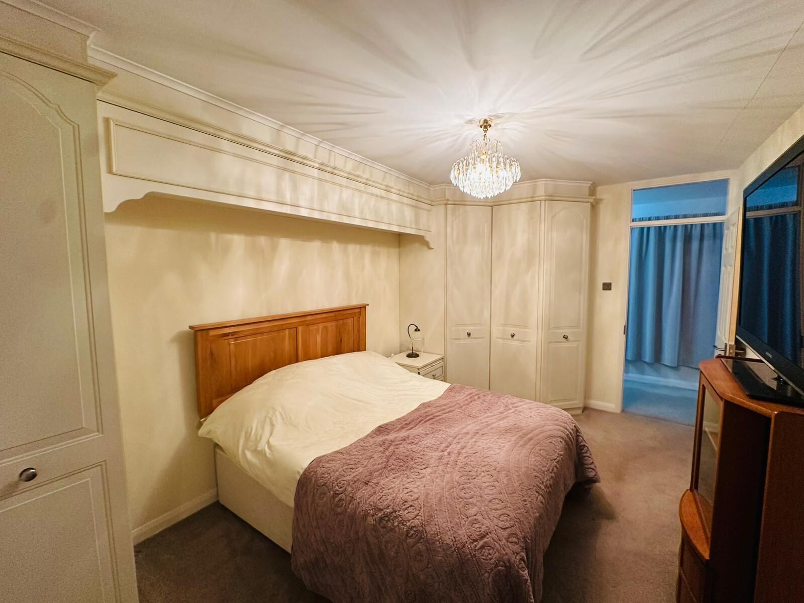 Klassieke tweepersoonskamer, uitzicht op de binnenplaats | Gratis wifi, rolstoeltoegang