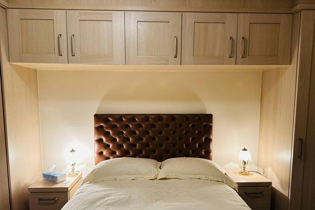 Klassieke tweepersoonskamer, uitzicht op binnenplaats | Gratis wifi, rolstoeltoegankelijk