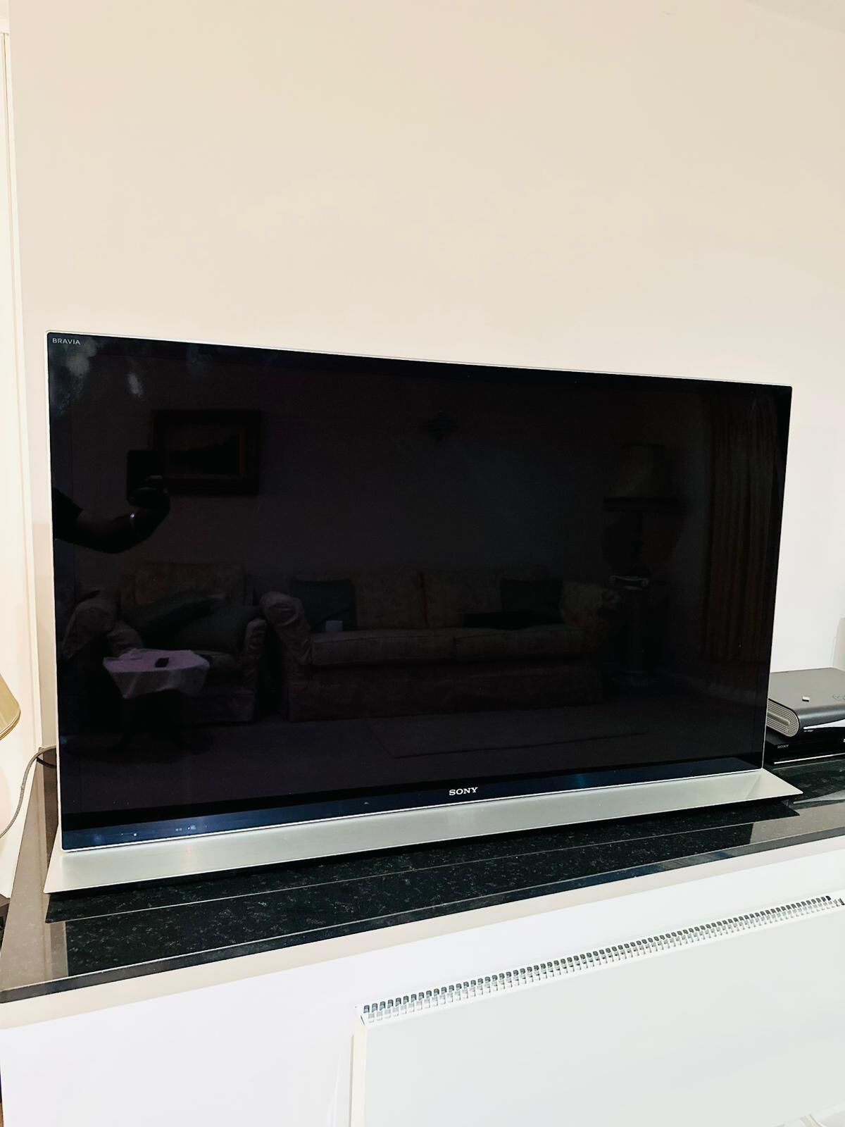 TV màn hình phẳng 32-inch có truyền hình cáp 