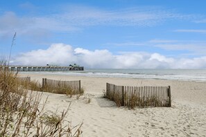 Beach nearby - Beach across the street, Easy walk to downtown Folly! Covered porch - Cool Corner (Folly Beach)