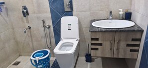 Hair dryer, towels, soap, toilet paper - Neet and clean stay within the house of malyali, Malabar family (Vengara)