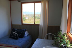 2 bedrooms, desk, bed sheets