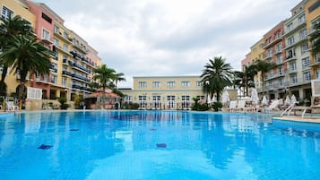 Apartment | Pool | Outdoor pool