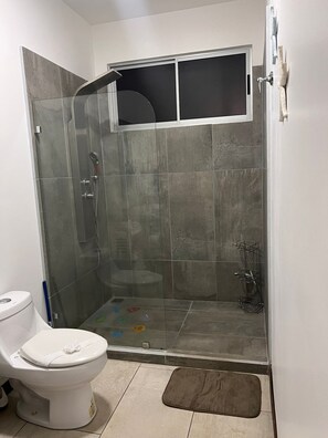 Shower, hair dryer, towels, toilet paper - Casa Mar Punta Leona (Puntarenas)