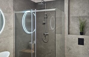 Shower - 2 bedroom nice home in Grzybowo (Grzybowo)