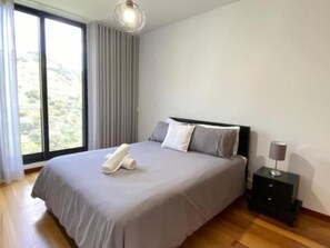 3 bedrooms, iron/ironing board, free WiFi - Sal e Pimenta House - A Wellbeing Retreat - 3 bedrooms · 3 baths (Machico)